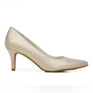 Life Stride light gold sevyn pointed toe pump || Size 6.5 M